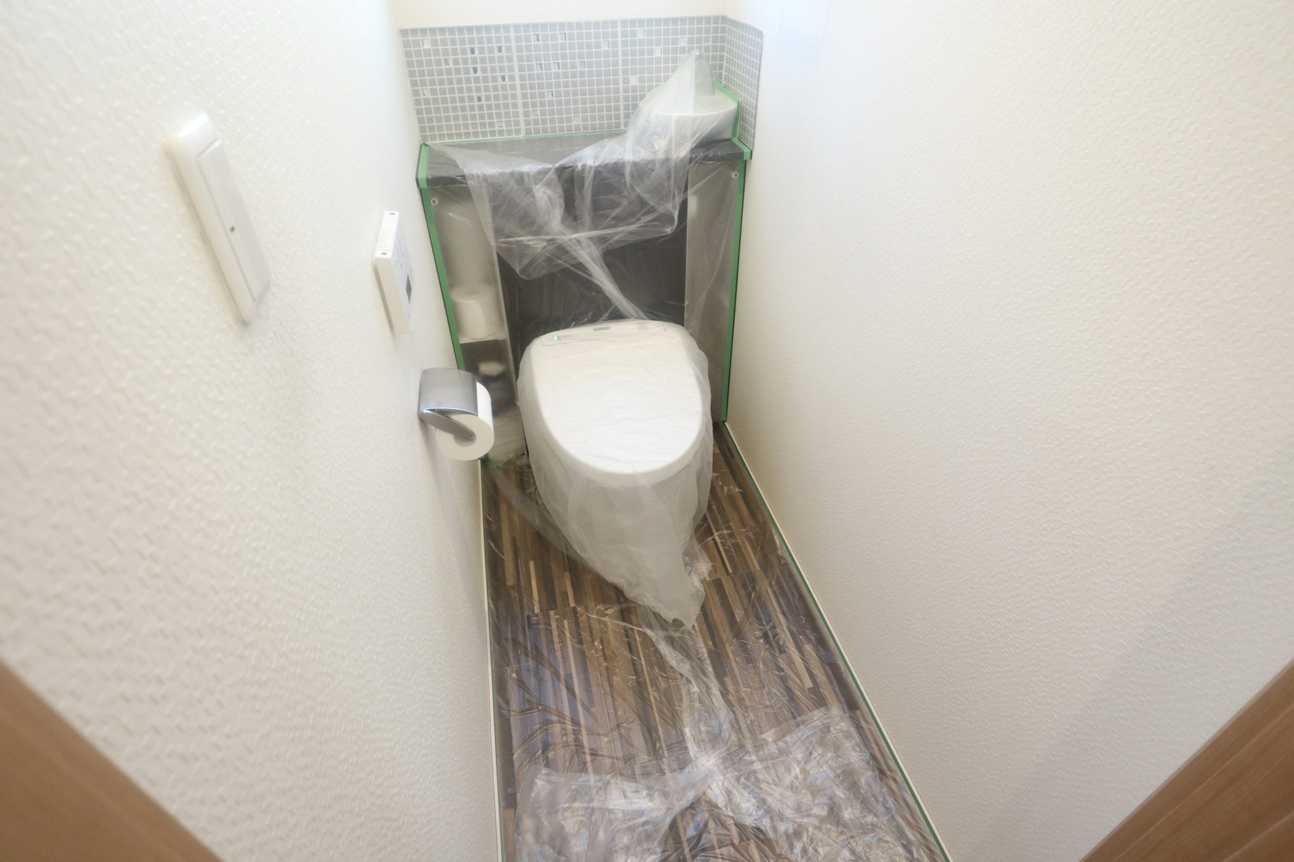 トイレ クロス貼り 3万円より 地域限定 - 大阪府のその他